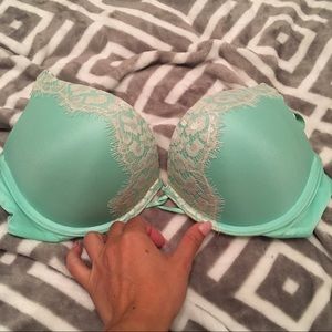 Victoria's Secret bombshell plunge padded bra